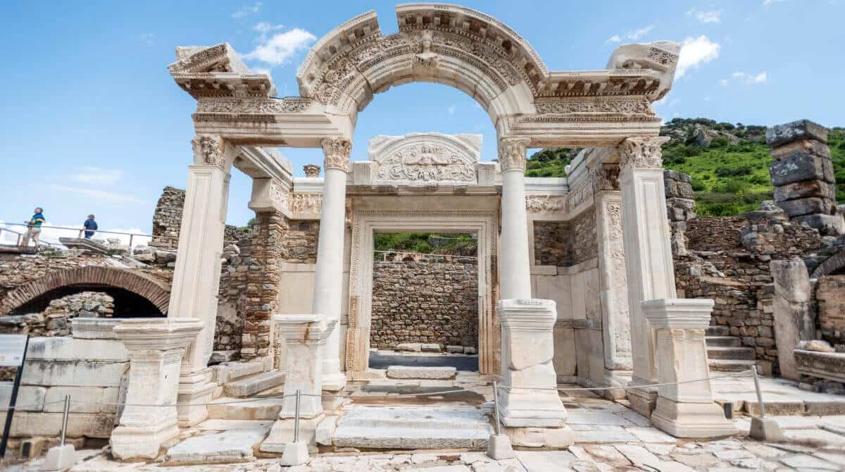 Ephesus Travel Guide: 7 Ruins You Must See 10 Ephesus Travel Guide: 7 Ruins You Must See