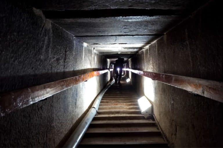 What is inside the great pyramid of Giza