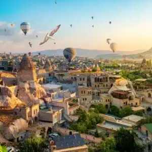 Comprehensive Cappadocia travel guide featuring the unique landscape of fairy chimneys, hot air balloons at sunrise, and ancient cave dwellings, highlighting must-visit sites and activities for explorers.