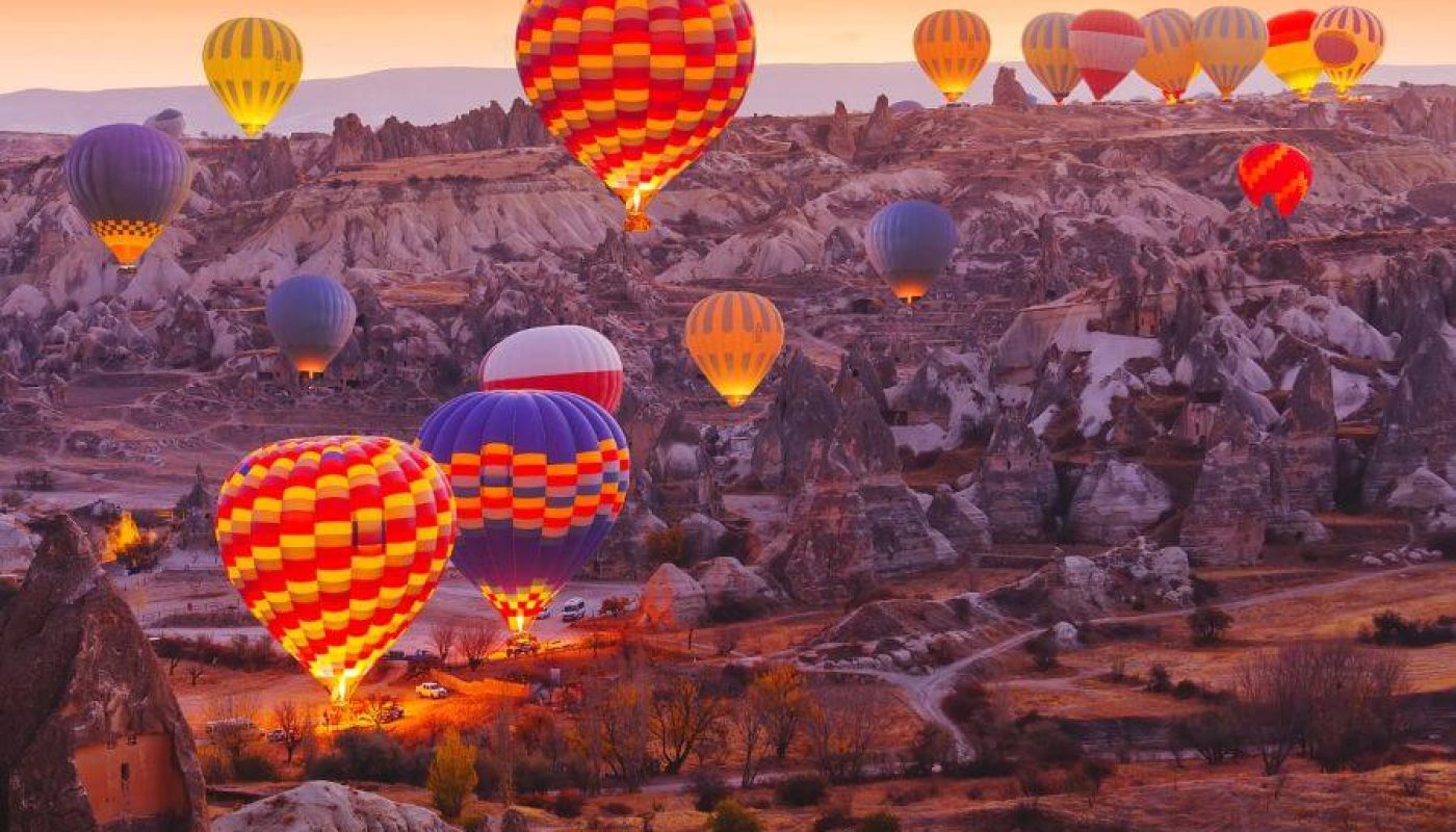Balloon flight over the unique rock formations of Cappadocia, with a view of the Goreme National Park, starting from Istanbul.