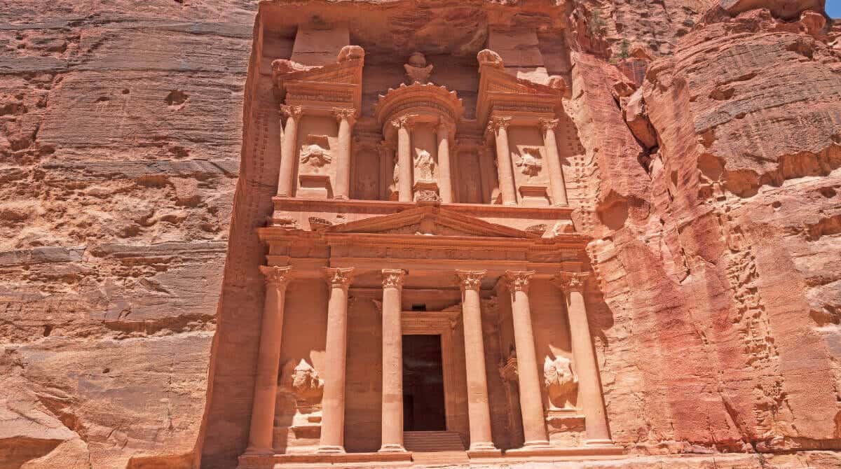 How to Visit Petra from Amman: Day Trip or Overnight Stay?
