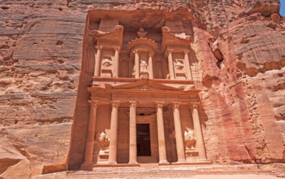 Discover the Enchanting Beauty of Petra, Jordan