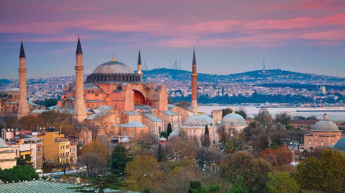 Do I Need a Tour Guide in Istanbul? Pros, Costs & Tips 16 Do I Need a Tour Guide in Istanbul? Pros, Costs & Tips