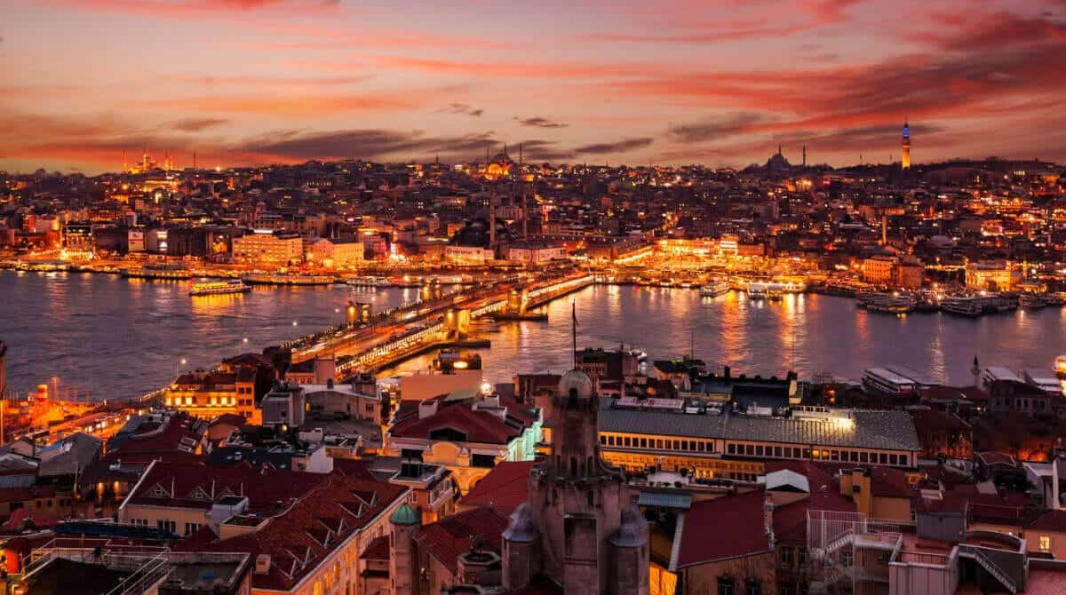 Istanbul Daily Budget 2026: Real Costs from Bosphorus Ferry (€8) to Kebab Street Price (€2.50)
