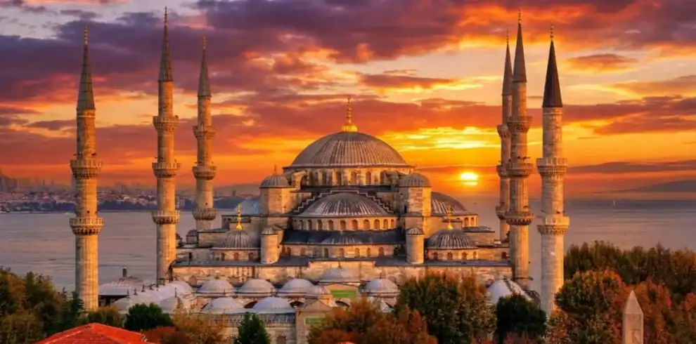 Stunning sunset view of the Blue Mosque in Istanbul, a highlight of the 10-Day Best of Turkey tour package.